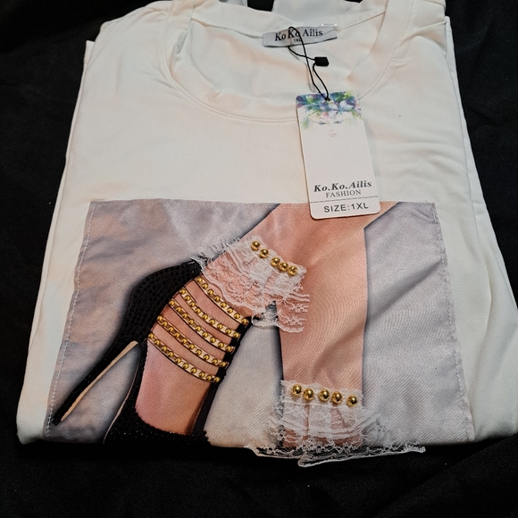 Ruffles & Heels Top Size 1X - Picture 4 of 9